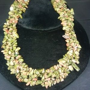 Natural Stone Chip Green Serpent Stone Necklace